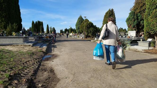 Zamościanie przygotowują się na dzień Wszystkich Świętych