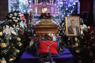 Pogrzeb lidera Samoobrony, Lecha Kuropatwińskiego. Następca Andrzeja Leppera spoczął w Kowalu