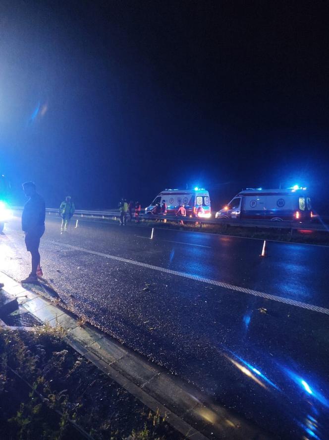 Rzezawa. Wypadek na autostradzie A4. 13 osób rannych