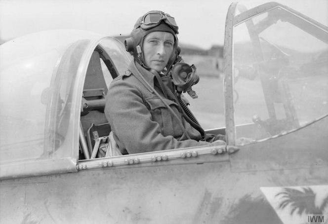 Stanisław Skalski w kabinie myśliwca, 1940.