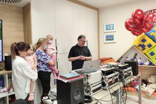 W Uniwersyteckim Szpitalu Dziecięcym imprezowali na całego. Dzieciaki poznały znanych DJ-ów