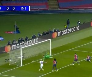 FC Barcelona – Inter Mediolan: Wojciech Szczęsny puścił gola w 30. sekundzie! Co za początek Interu [WIDEO]