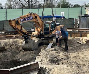 Katastrofa budowlana w Wołominie. Runęła część kamienicy. Koparka pod gruzami!