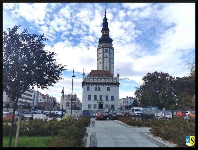 Odbudowany ratusz w Strzelinie