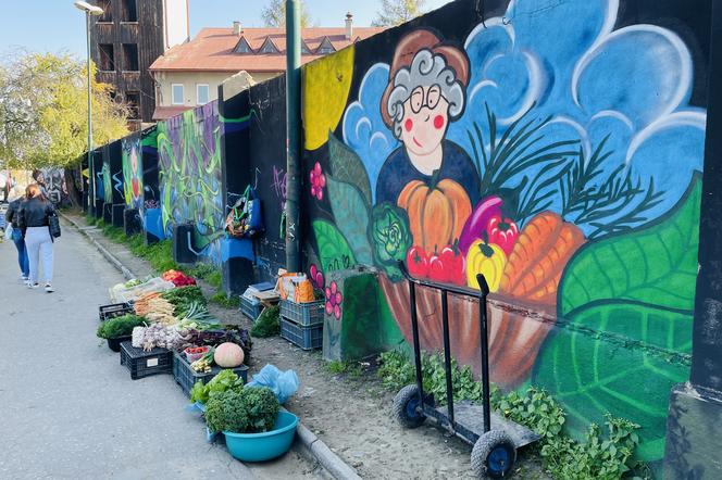 Kolorowy mural przy rynku maślanym