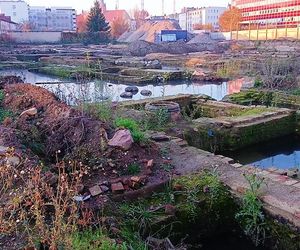 Fundamenty dawnych kamienic przy ul. Św. Floriana