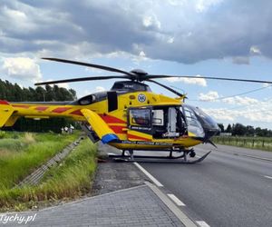 Wypadek w Chełmie Śląskim. Kierowca wjechał pod ciężarówkę