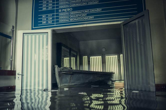Serial "Wielka Woda" bardzo dobrze oceniony przez widzów! Zobacz, jak powstawały sceny we Wrocławiu [ZDJĘCIA]