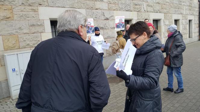 Protest przed sądem w Bydgoszczy. „Stoimy murem za niezawisłymi sędziami” 