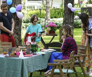 Barwy szczęścia odc. 2913: Hubert (Marek Molak), Asia Sokalska (Anna Gzyra – Augustynowicz), Agata (Natalia Zambrzycka), Marysia (Nina Szumowska), Emil (Artem Malashchuk)