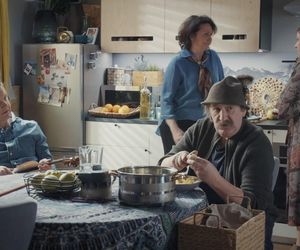 M jak miłość odc. 1869. Paweł (Rafał Mroczek), Haneczka (Elżbieta Firek), stryj Jędrzej Gutowski (Piotr Majerczyk), Marysia (Małgorzata Pieńkowska)