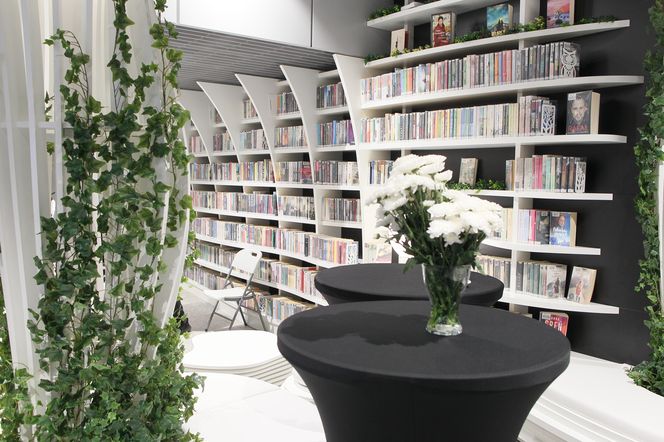 Otworzyli pierwszą w Polsce bibliotekę na stacji metra. Metroteka już działa
