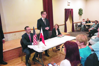 Biskupi przepędzili posła