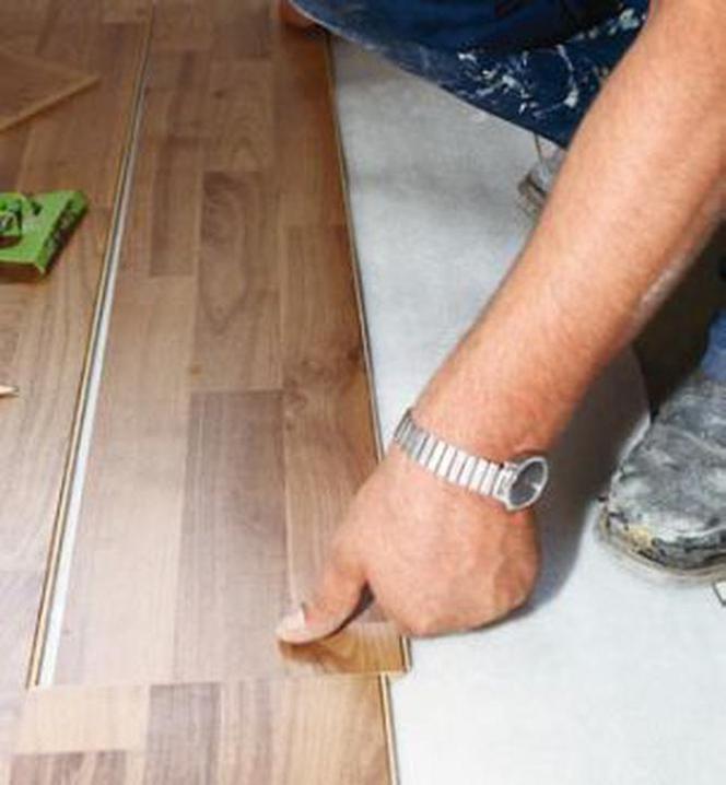 Panele podłogowe. Jak samodzielnie ułożyć panele na podłodze?