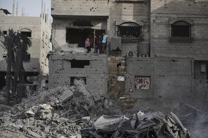 Strefa Gazy/ 74 zabitych w atakach Izraela, z czego 30 w nalocie na nadmorską kawiarnię.