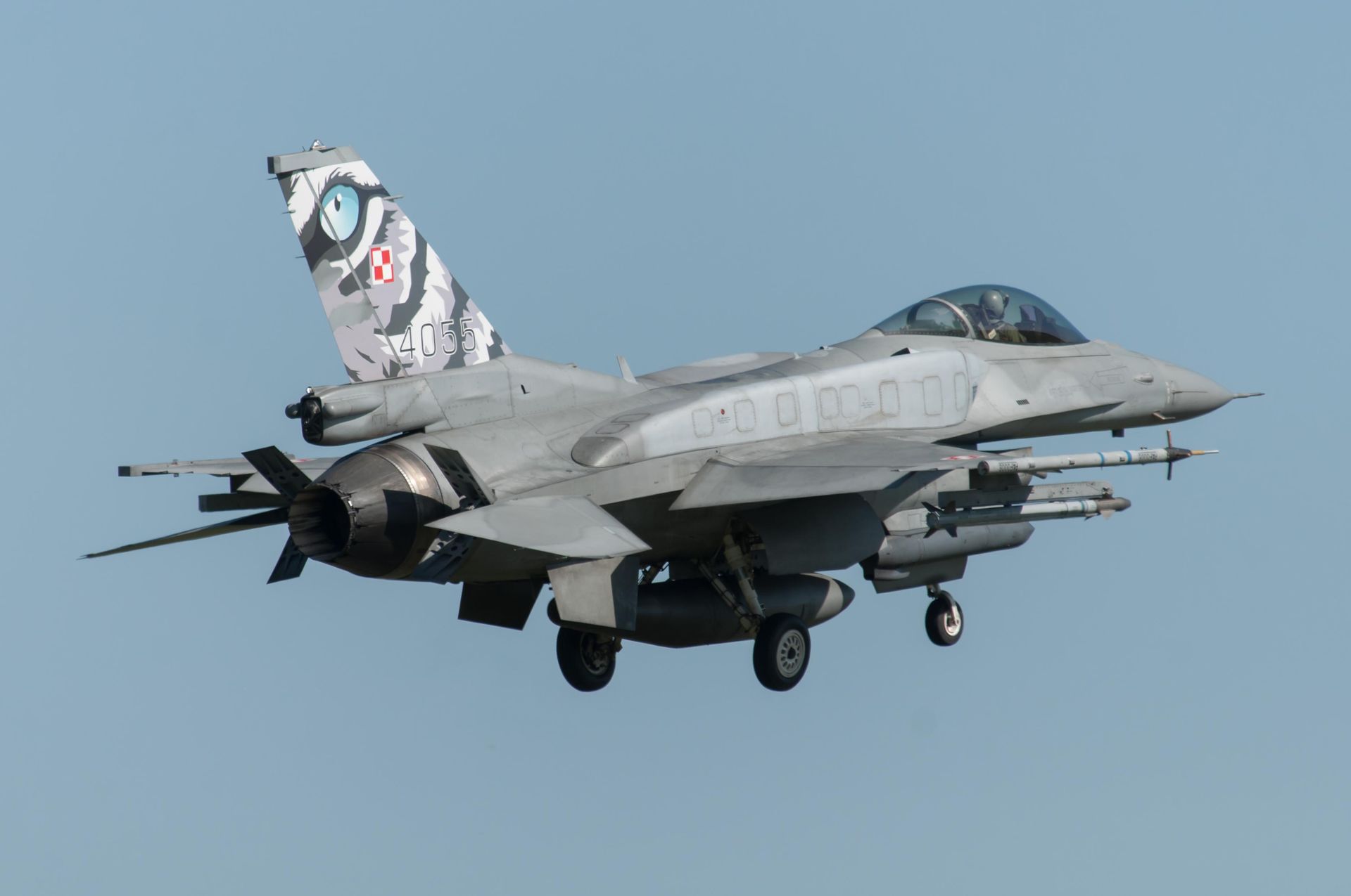 F-16