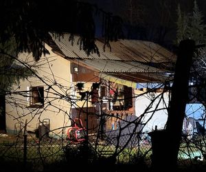 Zwęglone ciało człowieka w spalonym budynku. Tragiczny pożar w Warszawie