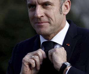 Prawda o Macronie ujawniona! Nie zgadniesz, co kupuje hurtowo perfumy i zlewa się nimi w hurtowych ilościach