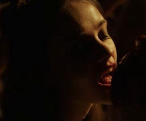 Siostra Julii Wieniawy w krwawym show! Ze słodkiej dziewczynki w krwawego wampira