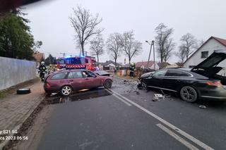 Wypadek w Starym Polichnie dwóch samochodów osobowych
