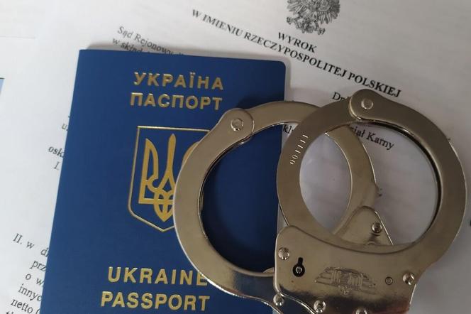 Ukrainiec chciał zalegalizować pobyt w Polsce. Zapomniał, że szuka go policja