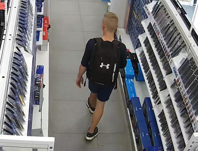Złodziejaszek ze zdjęć poszukiwany! Upodobał sobie jeden sklep w Gliwicach [ZDJĘCIA]