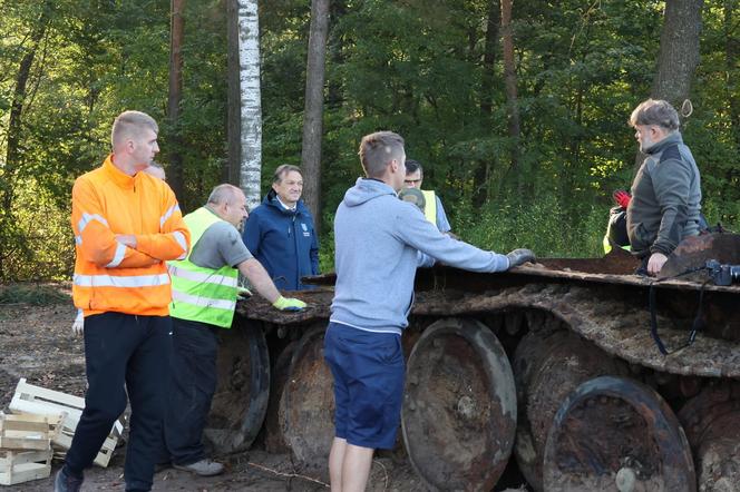 Niemiecki czołg z czasów II wojny światowej znaleziony pod Kielcami. Trafił do Muzeum Wojska Polskiego