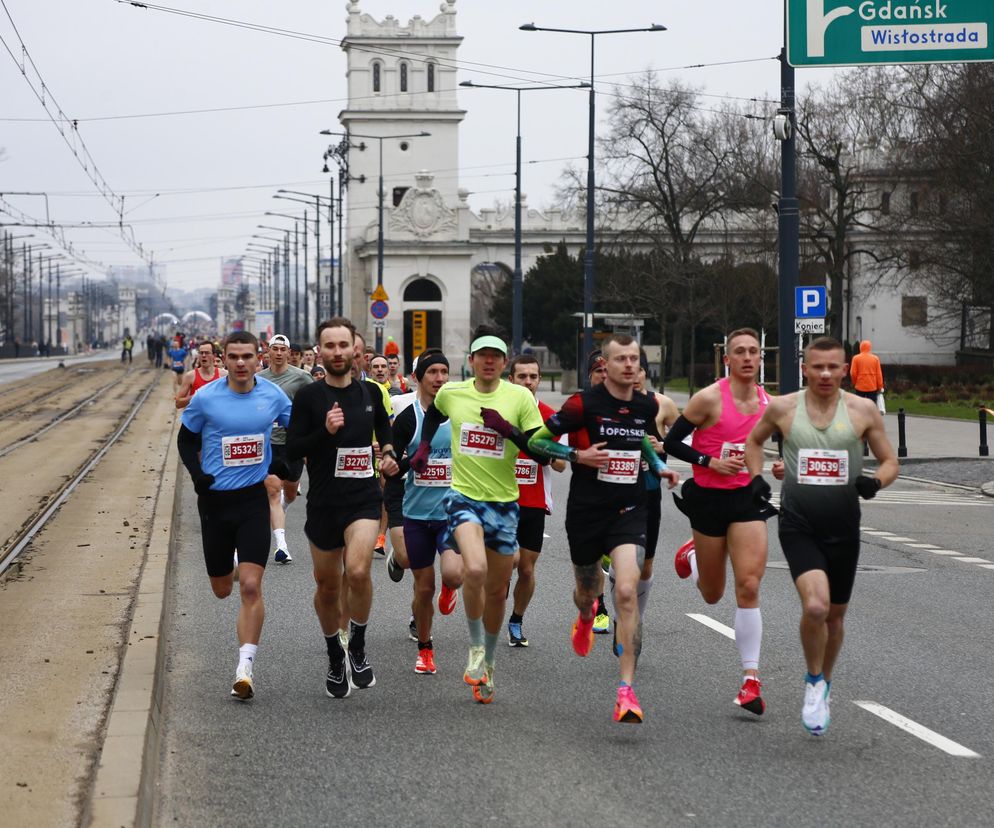 Bieg na Piątkę 2024, Warszawa - zdjęcia. Biegłeś? Szukaj się w galerii!