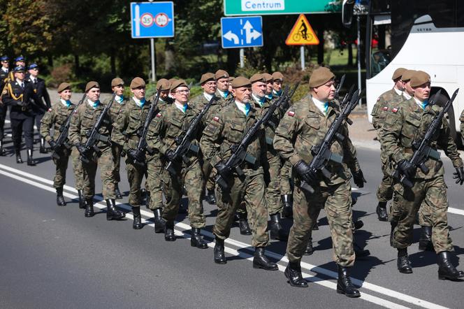 Defilada wojskowa w Katowicach i piknik. Wojewódzkie Obchody Święta Wojska Polskiego 2024