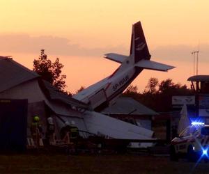 Chrcynno: Katastrofa lotnicza, samolot spadł na hangar. 5 osób nie żyje, wśród rannych dziecko