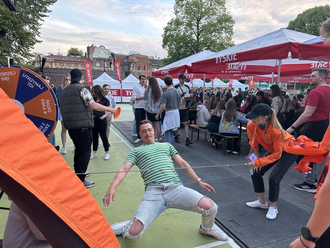 Juwenalia UEK 2024. Strefa Radia ESKA. Tłumy studentów na Koncercie Głównym