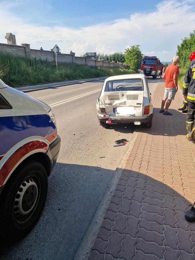   Groźny wypadek w Pawłowie. Dwoje dzieci i kierowca "Malucha" w szpitalu