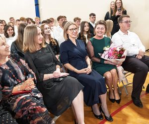 100 par tańczy poloneza na 100-lecie siedleckiego Ekonomika