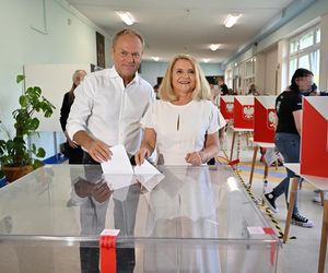Premier wraz z małżonką oddali swój głos