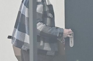 Agnieszka Kaczorowska siedzi i pachnie, a Rogacewicz wynosi śmieci i je kanapke poza autem... Fajna para?