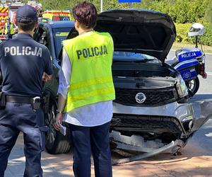 Auto wjechało w przystanek w Warszawie. Dwie osoby nie żyją