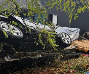 Wypadek w Tarnowskich Górach. Pijany 18-latek dachował