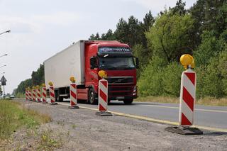  Drogowcy mieli poszerzać wylotówkę na Mazury. Inwestycja mocno się opóźnia 