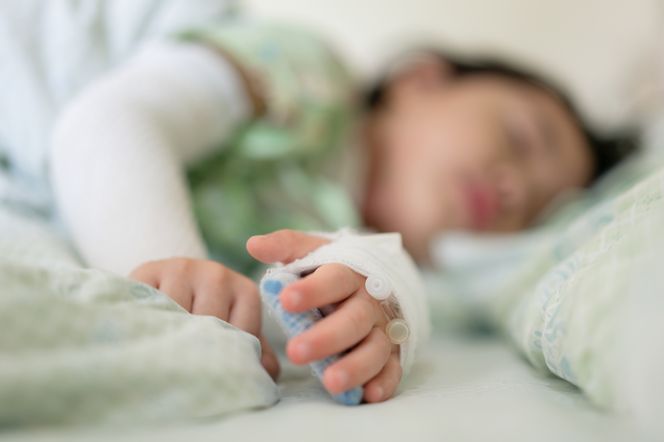 Potwierdzono pierwsze zachorowania od 30 lat. Wróciła groźna choroba zakaźna