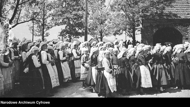 Boże Ciało w przedwojennej Polsce. Zobacz, jak kiedyś obchodzono Boże Ciało [ARCHIWALNE ZDJĘCIA]