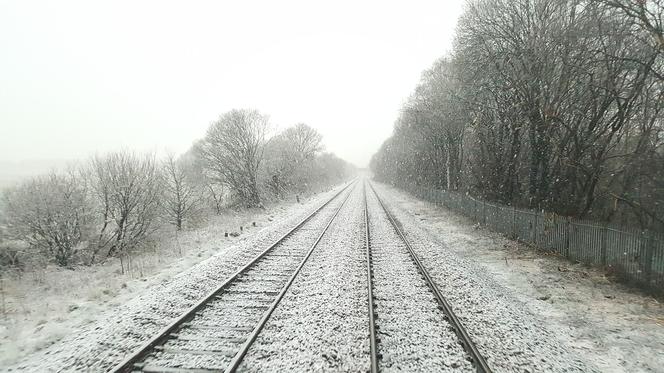 Opóźnienia pociągów w Warszawie o nawet 280 minut! Awarie wciąż trwają. Co się dzieje 18.01.2020? [RELACJA]