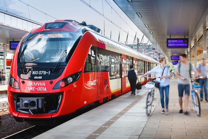 Oblegany przez pasażerów, może zniknąć. SKM z Powązek na Służewiec pod znakiem zapytania