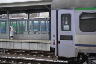 Ewakuacja wagonu na dworcu PKP w Rzeszowie. Powodem duszący dym 