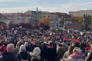 Strajk Kobiet w Szczecinie. Pozwalali urzędniczkom chodzić na protesty, szuka ich policja 