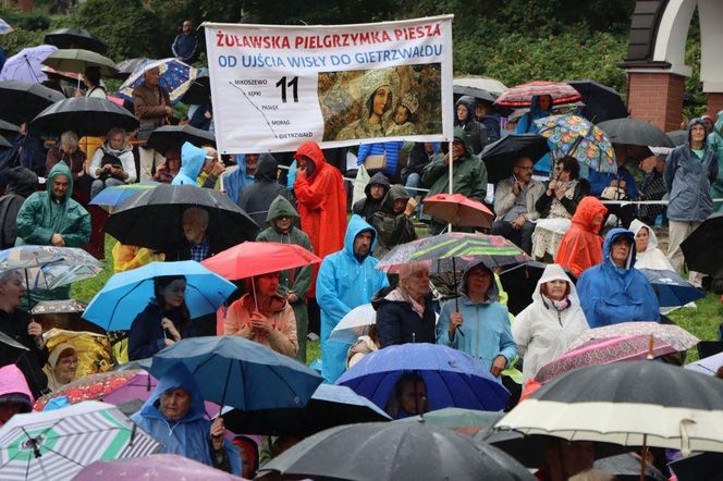 Odpust w Gietrzwałdzie. Do słynącej z Objawień Maryjnych miejscowości przyjechały tłumy