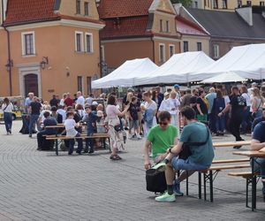 Tłumy na placu Zamkowym w Lublinie