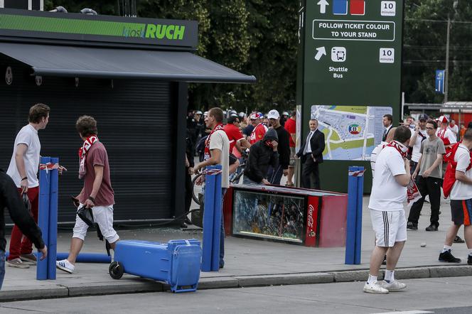 ZAMIESZKI KIBICÓW przed meczem POLSKA-ROSJA - ZDJĘCIA