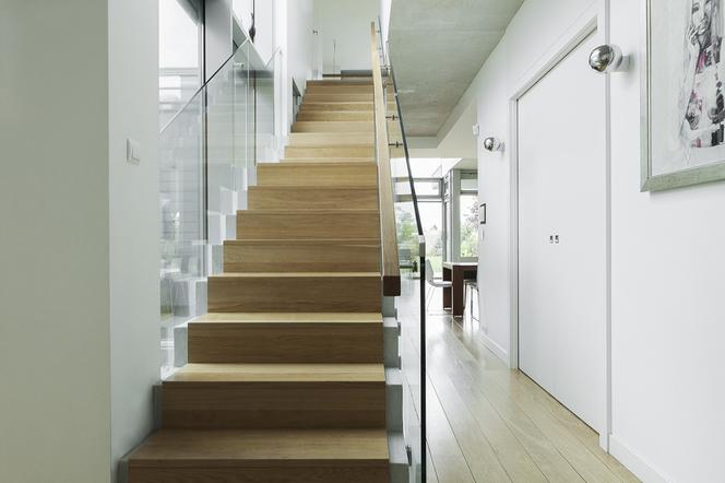 Projekt wnętrz domu w stylu minimalistycznym