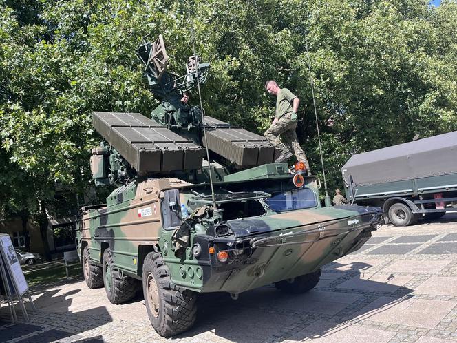 Piknik wojskowy w centrum Gorzowa! Ciężki sprzęt pojawił się na Placu Grunwaldzkim