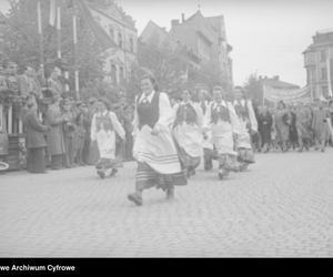 Tak wyglądała Jelenia Góra po wojnie. Zobacz migawki z życia miasta 